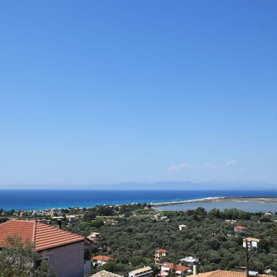 Apartments and a detached house in Frini in Lefkada.