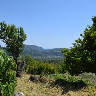 Plot with an old building in Agios Petros of Lefkada.